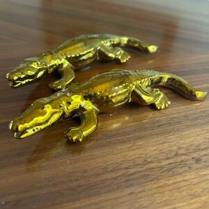 Alligator salt and pepper shakers